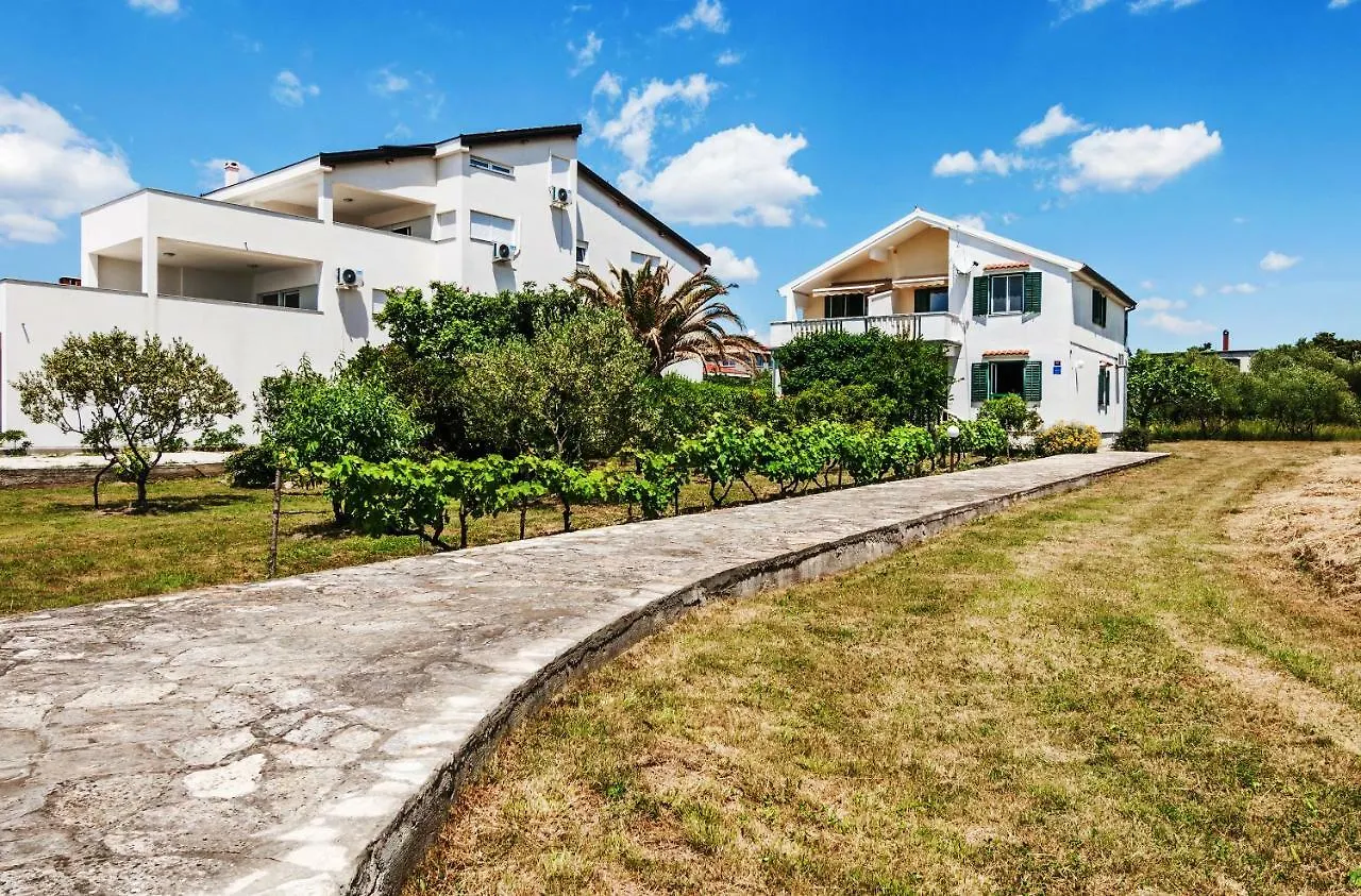 Apartment Apartmani Labud Sukosan Croatia