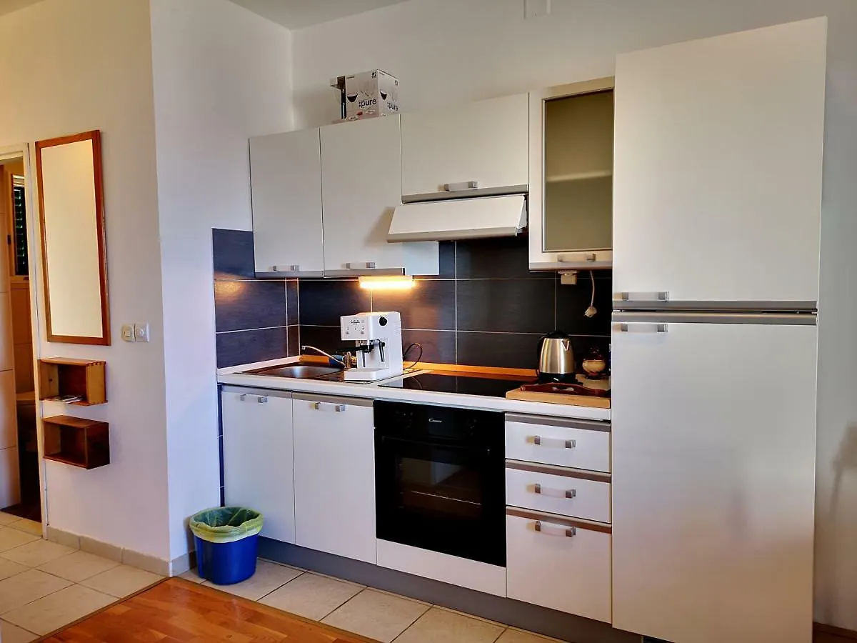 Apartment Apartmani Labud Sukosan Croatia