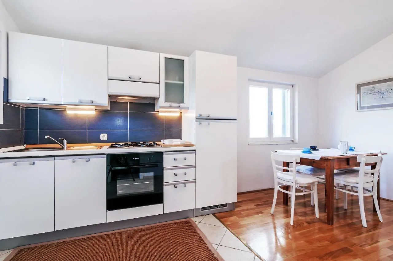 Apartment Apartmani Labud Sukošan
