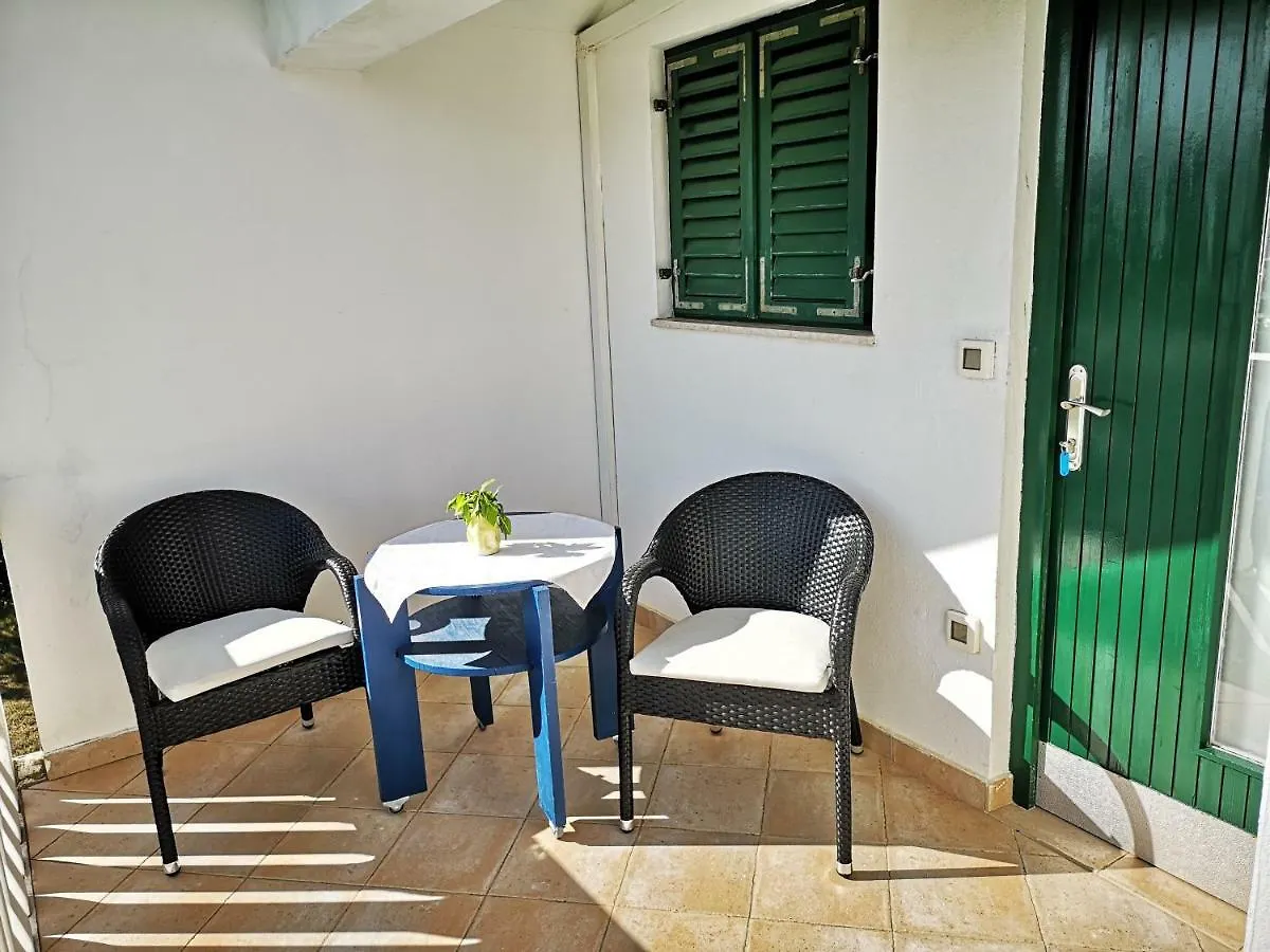 Apartment Apartmani Labud Sukošan Kroatien
