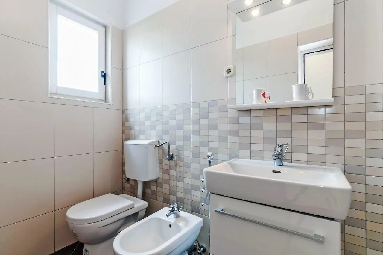 Apartmani Labud Sukošan 0*,